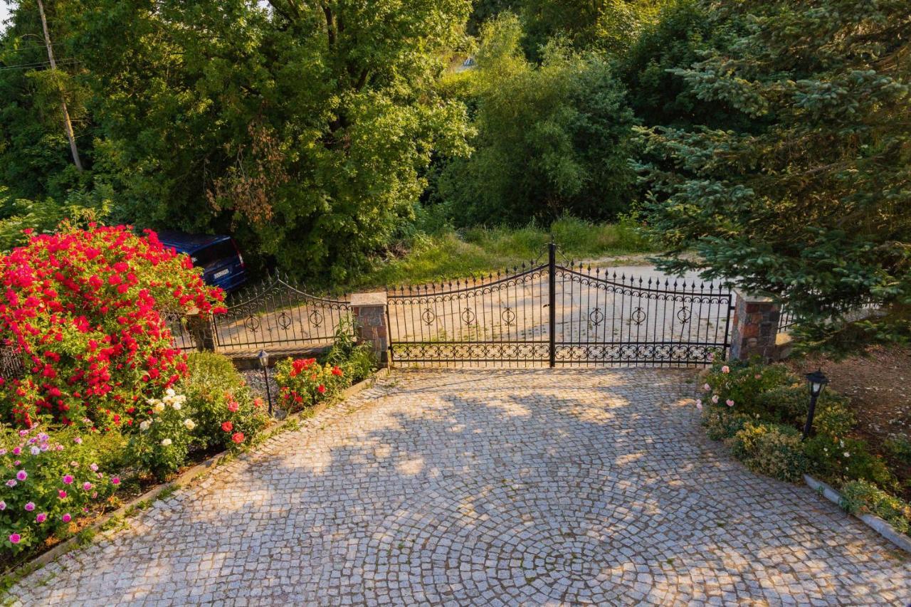 Mira - Mira Pokoje Z Widokiem Na Jezioro Chmielno Exteriör bild